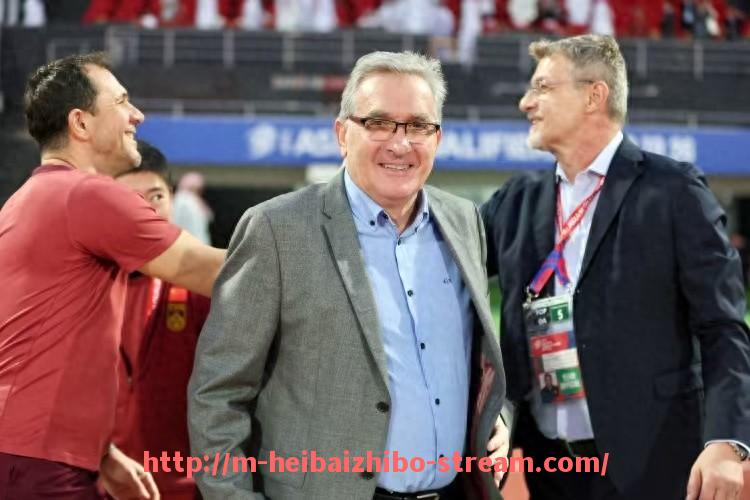 黑白体育直播-篮球比赛中,如何通过团队配合打破对方严密防守?(篮球比赛怎样打配合)